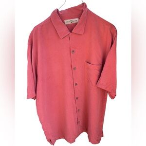 Tommy Bahama size Medium men’s short sleeve button silk shirt/beachy